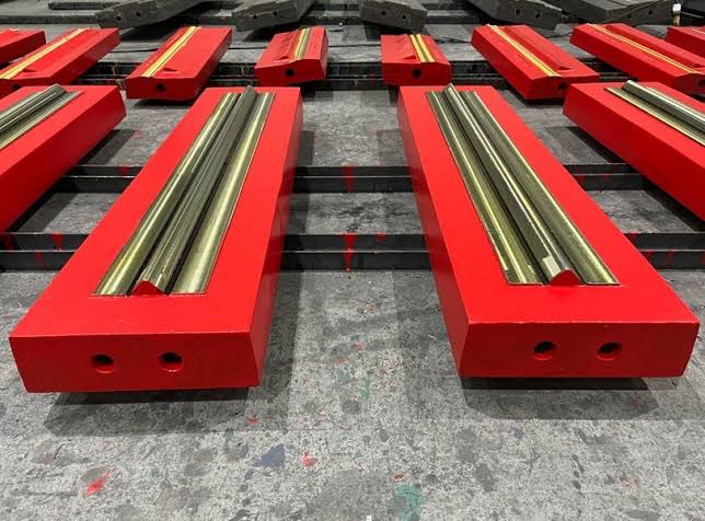 High-chrome ceramic composite crusher blow bar casting
