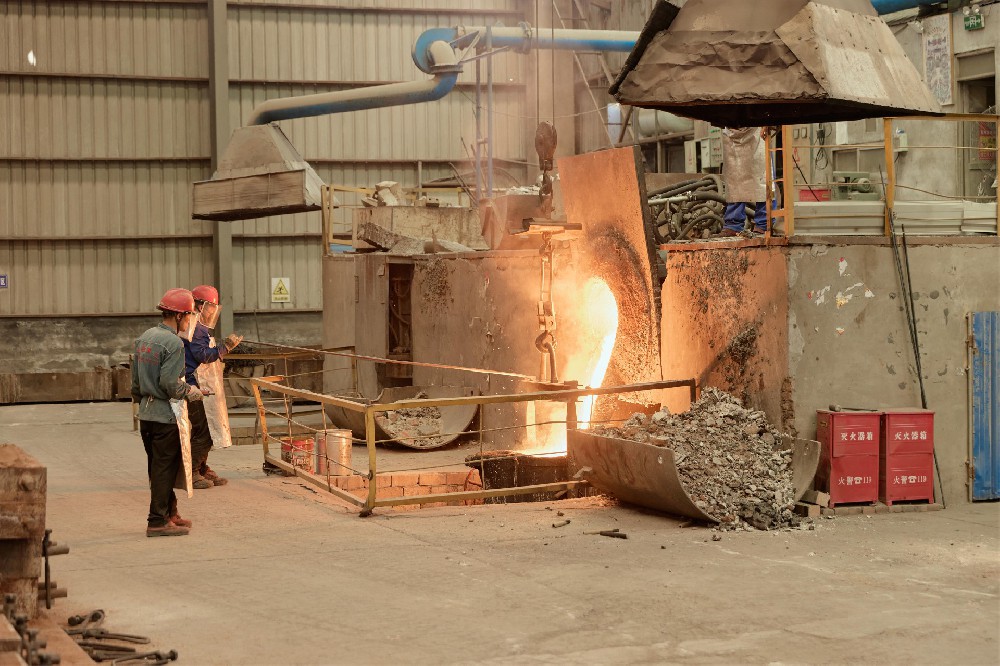 Foundry pouring bay