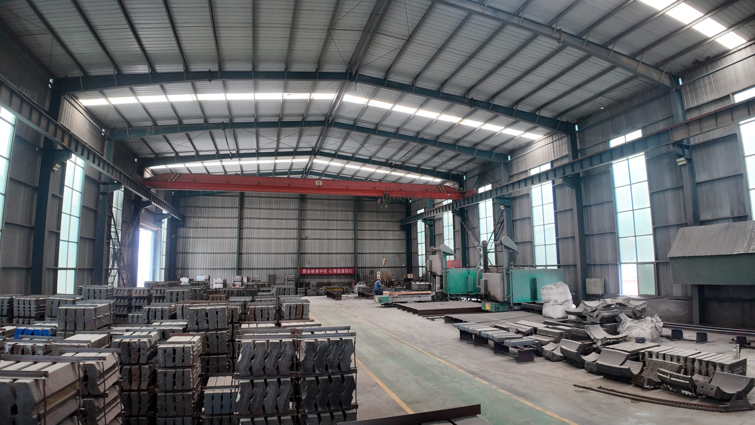 Heavy overhead crane bays